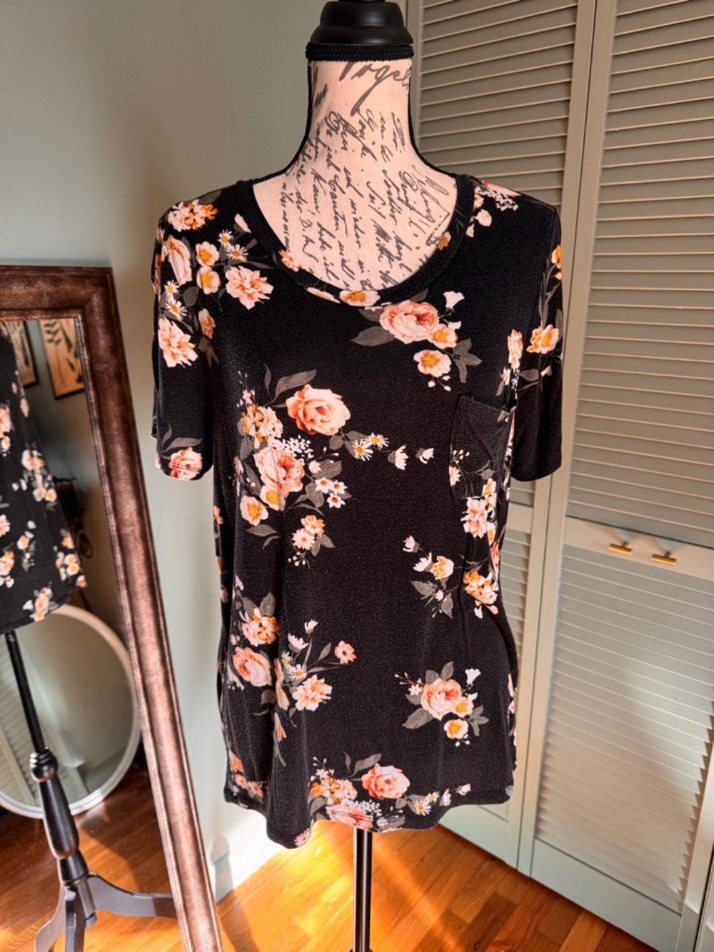 Justify Black Floral Short Sleeve Pocket Tee with Peach Blooms